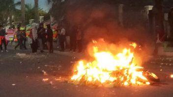 示威期间焚烧警用摩托车，这 4 人面临 5 年监禁威胁