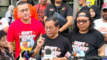 كينيث DKI DPRD والناشط المحب للحيوانات تقدير برامونو يحظر بيع لحوم الكلاب في جاكرتا