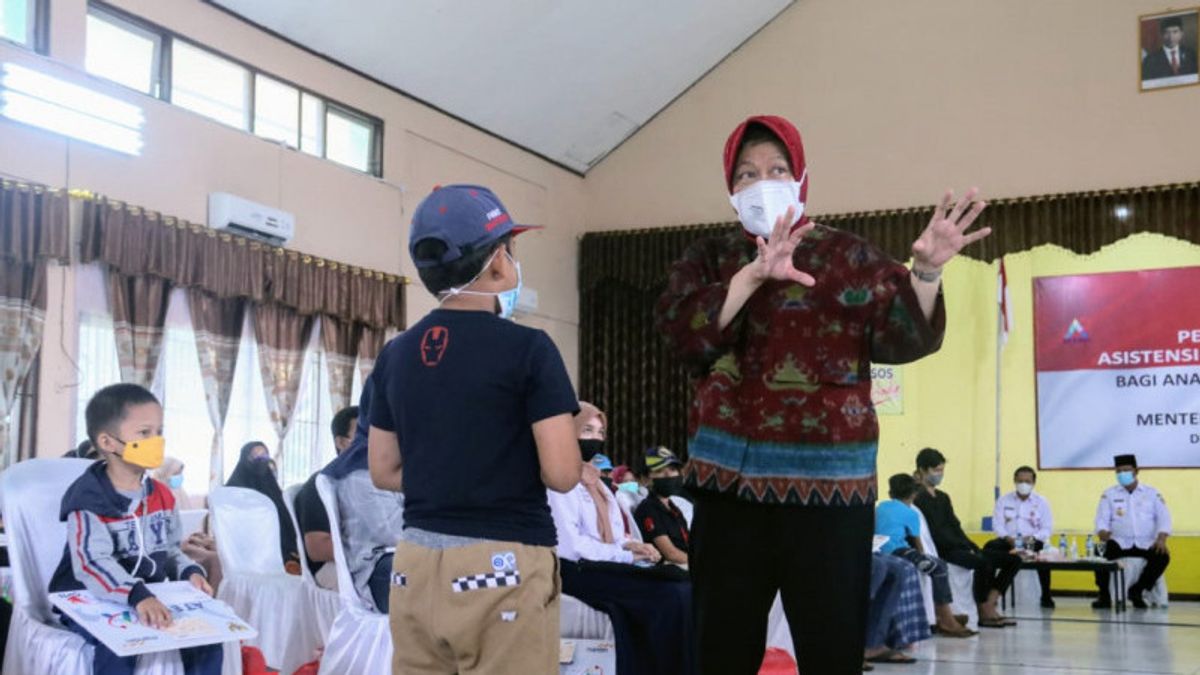 Quand La Ministre Risma Semangati Orphelins à Banjarbaru : Vous êtes Des Enfants Extraordinaires