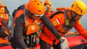 Ridwan, un jeune homme de 21 ans à Muara Baru retrouvé mort flottant dans une piscine du port de pêche