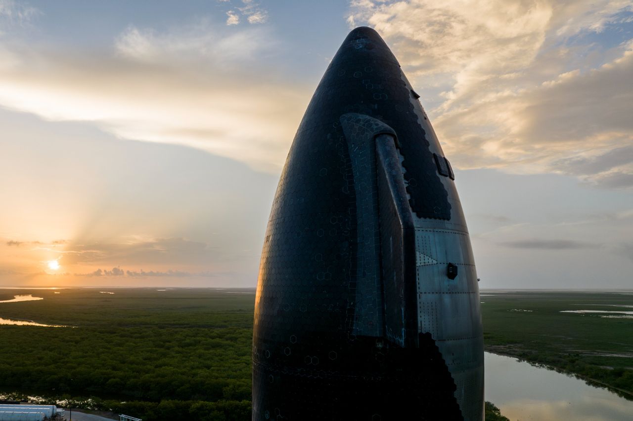 SpaceXは、2027年に5隻の宇宙船を火星に打ち上げることを目標としています