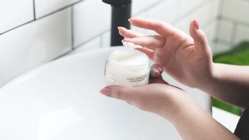 What Is Moisturizer, Explanation And Benefits