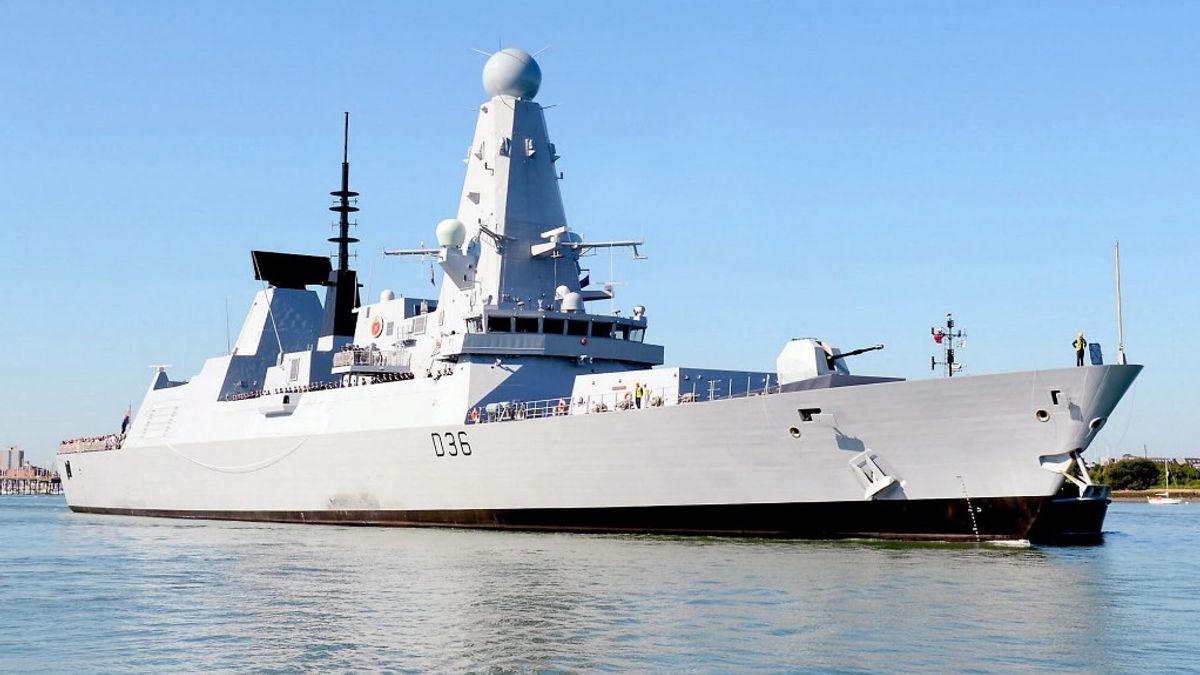 Abaikan Peringatan, Kapal Perang Inggris dapat Tembakan dari Rusia