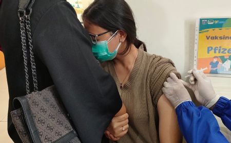 Vaksin Pfizer Mulai Digunakan di Kawasan Kumuh dan Padat di Johar Baru