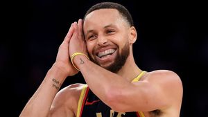 Stephen Curry Becomes The First Basketball Player With 4,000 Tripoins In NBA History