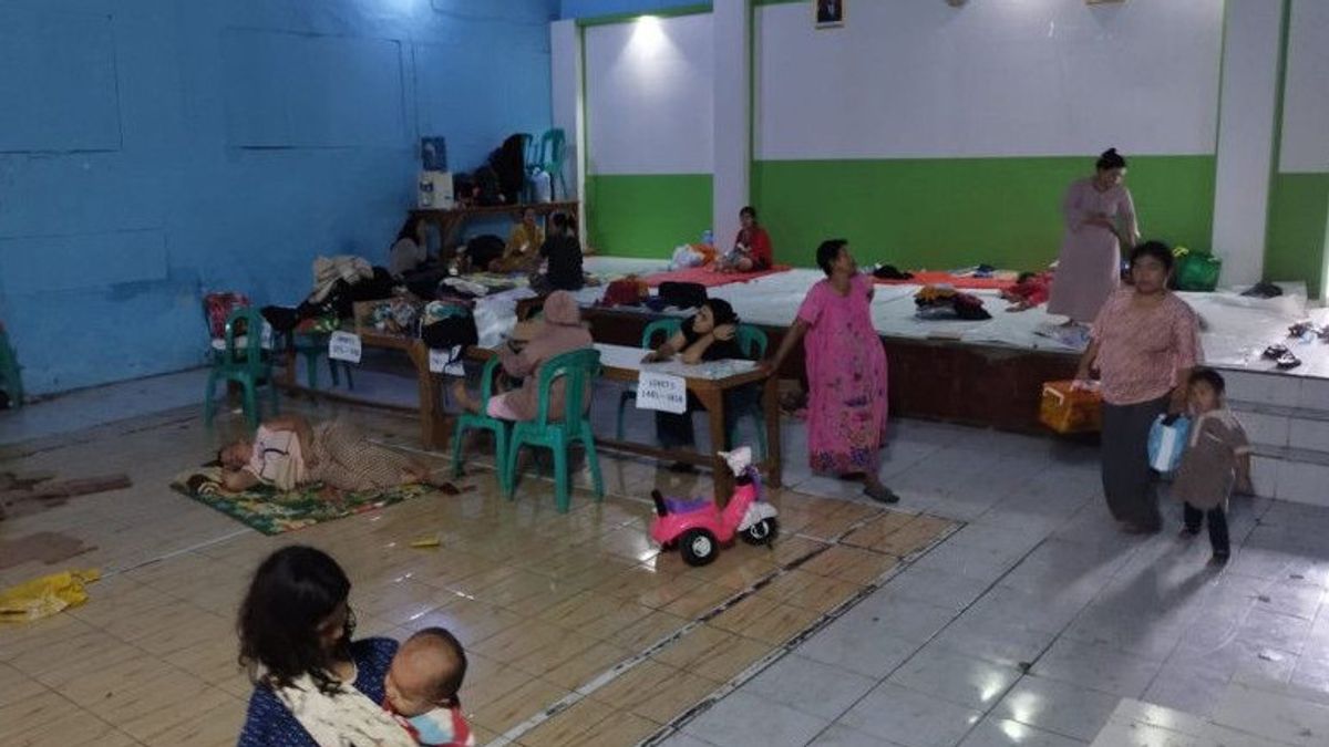 Flash Floods Caused Hundreds Of Residents To Evacuate And Damage Dozens Of Houses In Cianjur