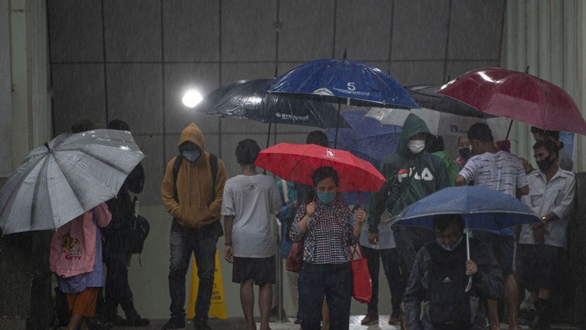 8 ジャカルタの道路が大雨で浸水、ジャラン・カルティカ・コロン・トールで最悪 JORR