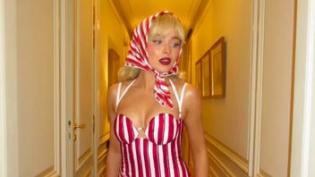 Nonnacore Trend 2025, Silk Scarf In The Style Of Italian Grandmothers Becomes A Global Fashion Icon