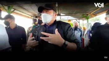 VIDEO: Herman Deru, Governor Of South Sumatra Responds To Viral Video Of School Children Riding Styrofoam To Cross River