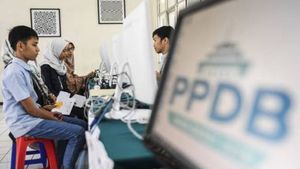 PPDB SMAN dans le dépôt troublé au centre de perturbation PDN, compte d’enregistration contenant le diplôme, le rapport et le KK étudiant Bekasi