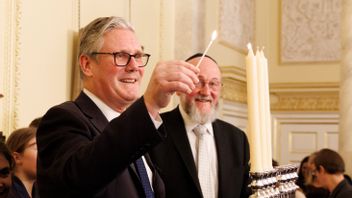 Prihatin Teror Kapak Masjid Manchester, PM Inggris Umbar Anggaran Keamanan Warga Muslim 