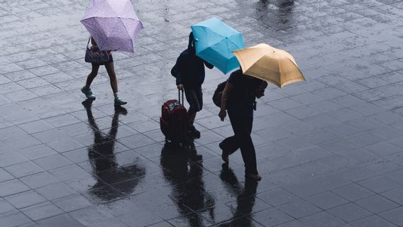 2022年第一个星期日，雨和强风警报