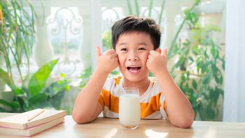 Susu Bukan Pengganti Makanan Utama Anak, Ini Penjelasan Ahli Gizi