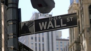 テスラの株式急落、米中関税交渉に先立ちウォール街が修正