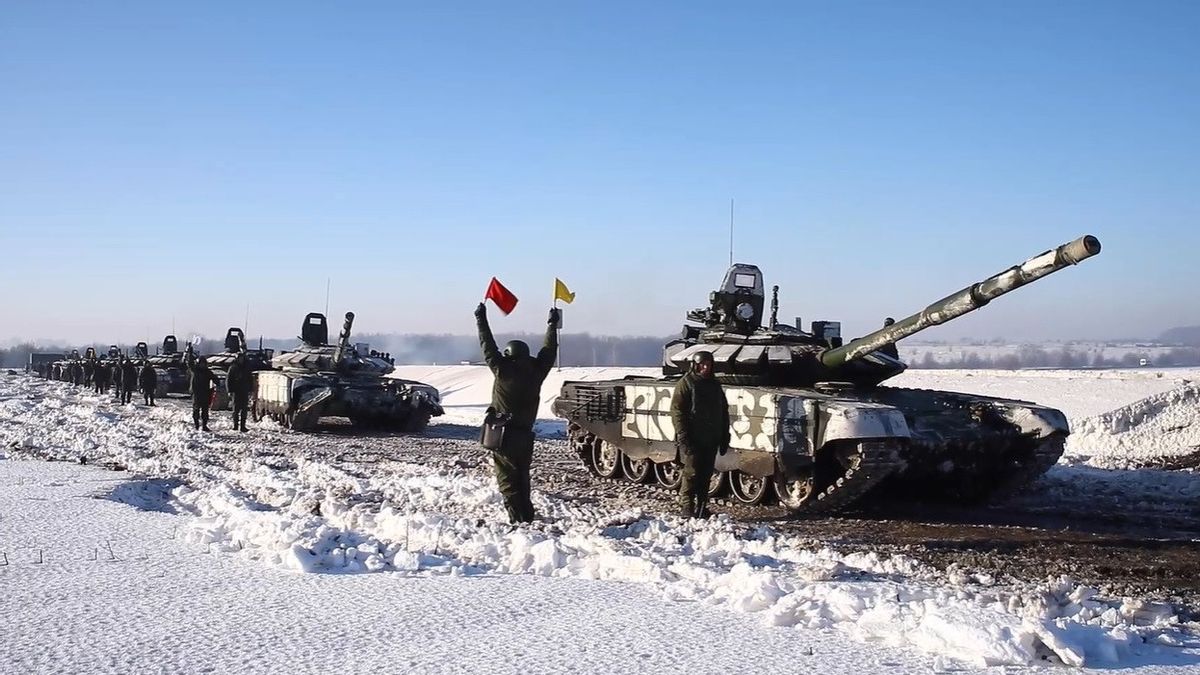 彼の言葉を満たし、ロシアはウクライナ国境付近で演習を行った後、軍隊を返還する