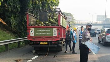 Pertamina拥有的3公斤天然气管卡车的司机在JORR Jatiasih KM42A收费公路上被拖曳的拖车杀死