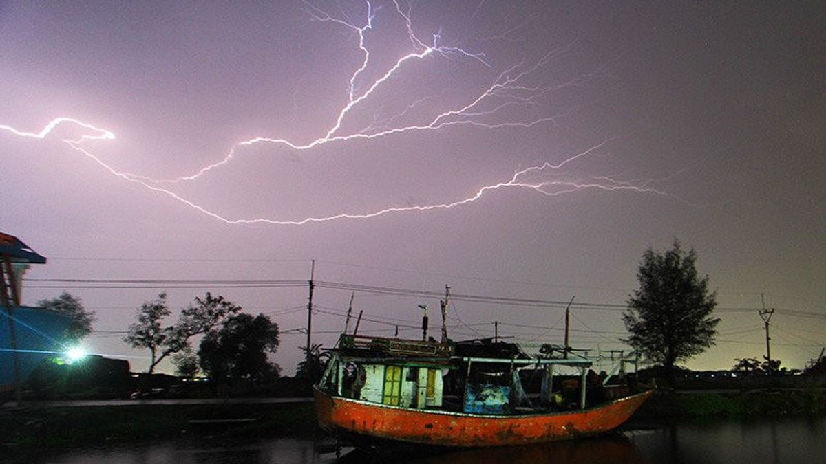 警报！BMKG预测东加里曼丹的6个地区将受到雷暴袭击