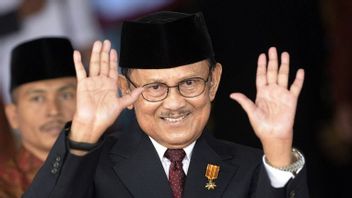 B.J.ハビビが1998年3月14日、今日の歴史に関するインドネシアの副大統領に就任