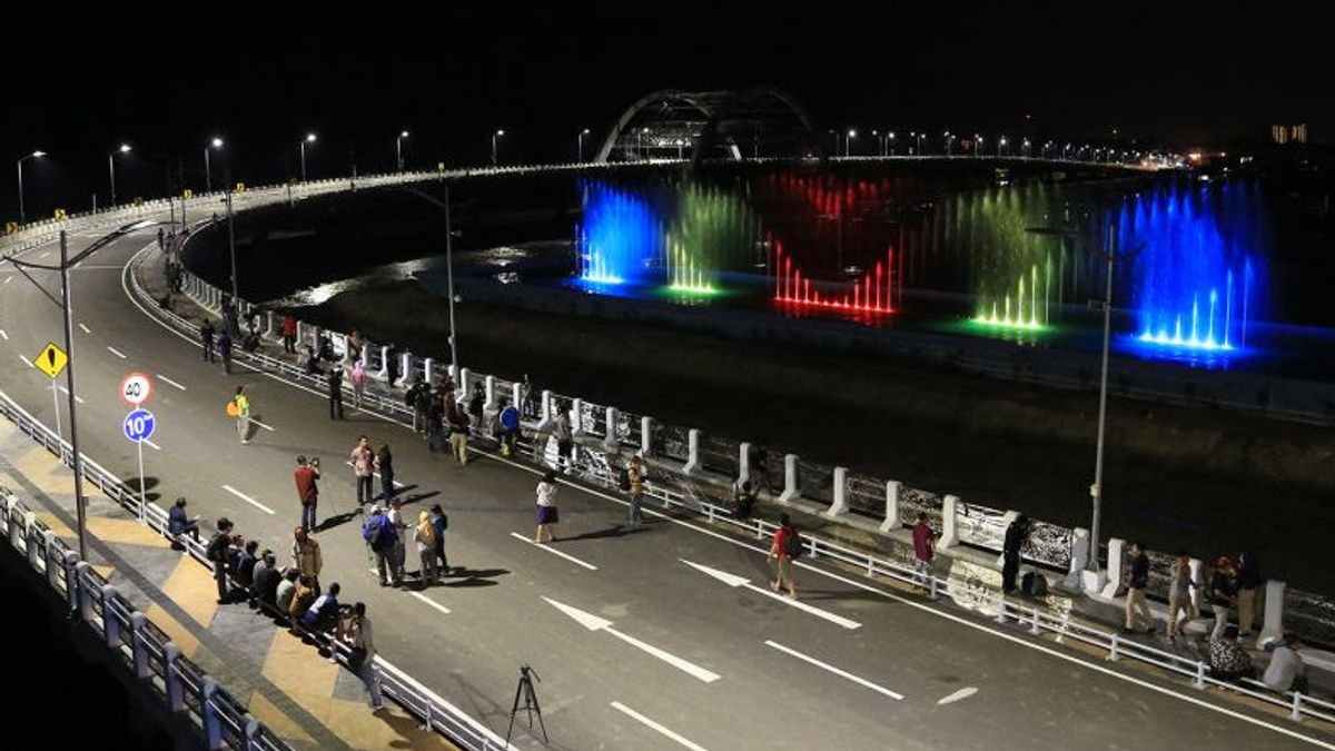 Fountain Tourism Dances On Suroboyo Bridge Opened After Eid