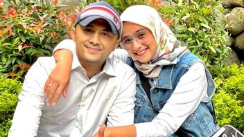 Hengky Kurniawan And Sonya Fatmala Like Dating In Car