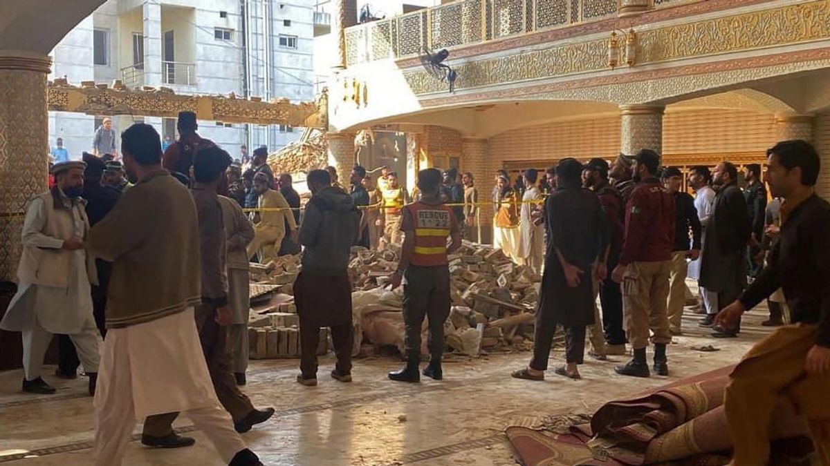 パキスタンのモスクでの自爆テロ:国防相が最初のサフの俳優を指名し、イマーム・タクビールの間に爆発が起こる