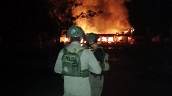 巴布亚亚胡基莫地区政府办公楼被烧毁,原因警方调查