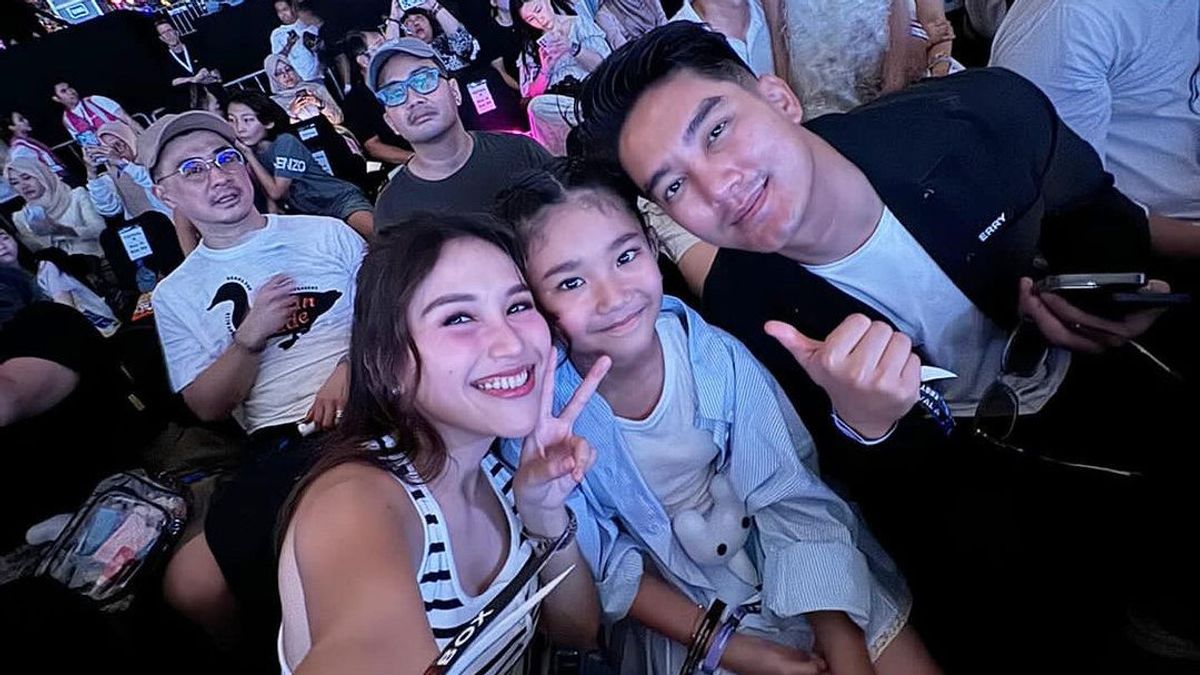 Ayu Tingting dan Boy Wiliam Nonton Golden Disk Awards Bersama, Warganet: Kapan Menikah?