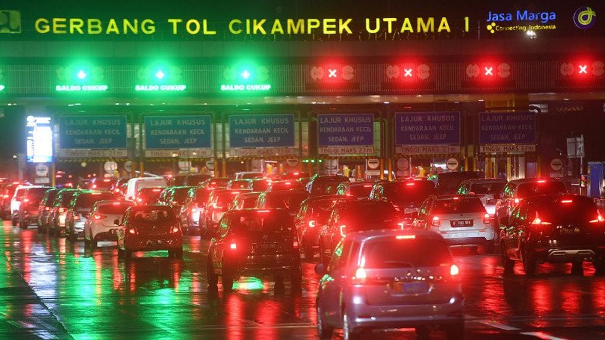 Tak Lagi Macet, <I>Contraflow</I> di Tol Jakarta-Cikampek Dihentikan