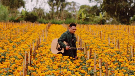 Memandang Keindahan Pulau Dewata dari Kacamata Darryl Wezy