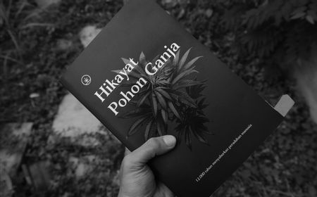 Resensi Buku Hikayat Pohon Ganja–Narasi Manfaat Pohon Kehidupan