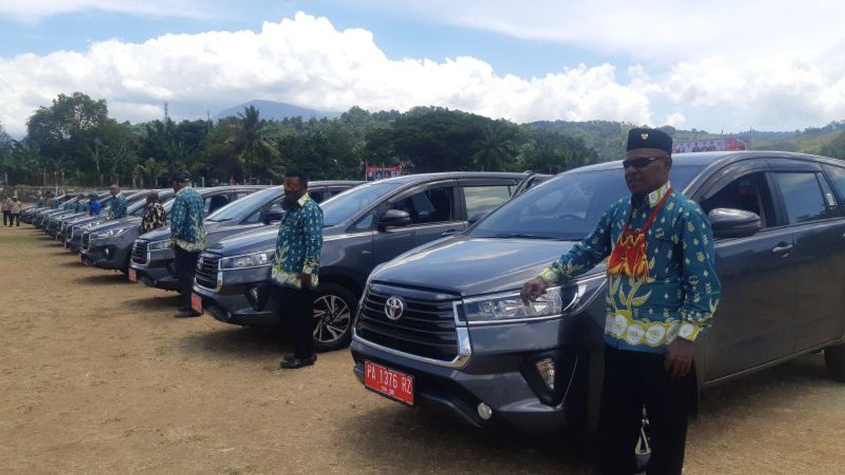11 Mobil Operasional Diserahkan Pemkot Jayapura pada Ondoafi untuk Peringati HUT RI 