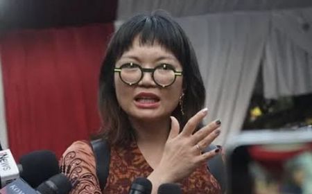 Penampilannya Curi Perhatian, Harga Kacamata Unik Wamen Stella Christie Terbongkar