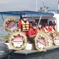 Gubernur Koster Tabur Bunga Bagi Kru KRI Nanggala-402 yang Gugur di Perairan Bali