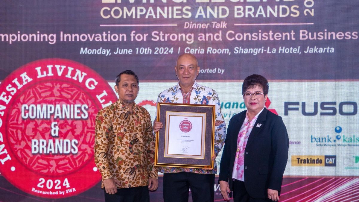 Présenter une innovation de services bancaires durables, Bank DKI Raih Indonesia Best Living Legend Company 2024