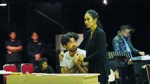  Sesi Latihan Jelang Pentas Teater Bunga Penutup Abad, Merayakan Seabad Pramoedya Ananta Toer