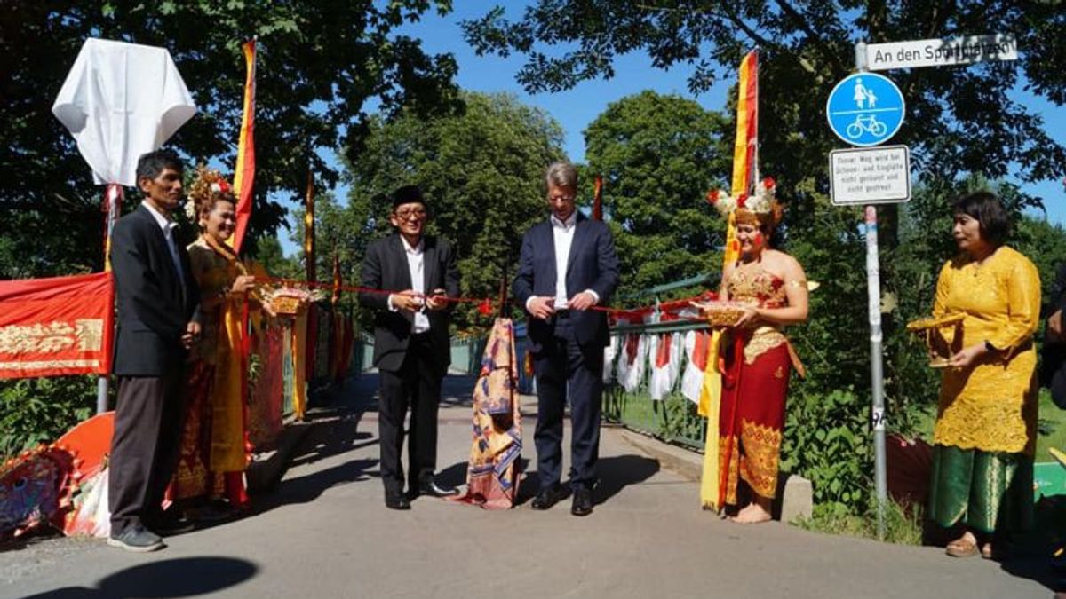 The Padang Brucke Bridge Appreciates The Cooperation Between The Padang-German City Government