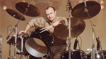 Phil Collins Calls This Drummer 