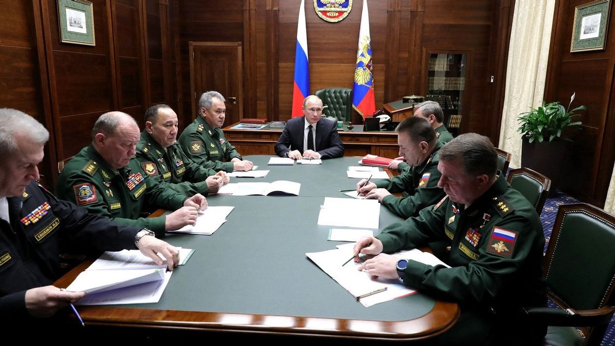 مقتل رئيس أركان الجيش اللواء رومان كوتوزوف في كمين في دونباس ، فقد الرئيس بوتين 11 جنرالا في أوكرانيا