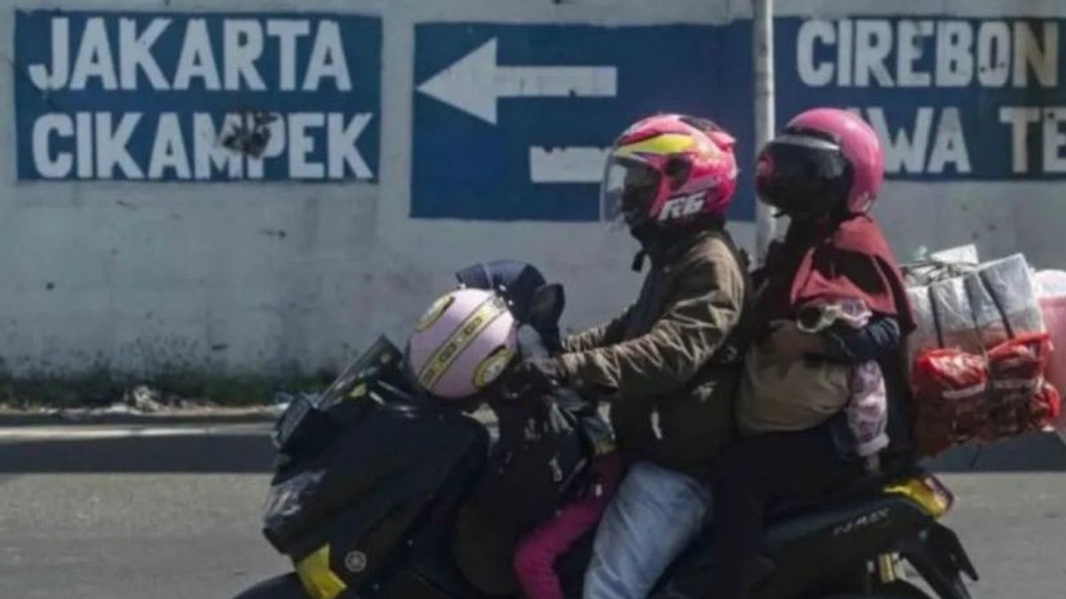 Observers Throw Motorbike Travelers' Ideas Directed By Ship