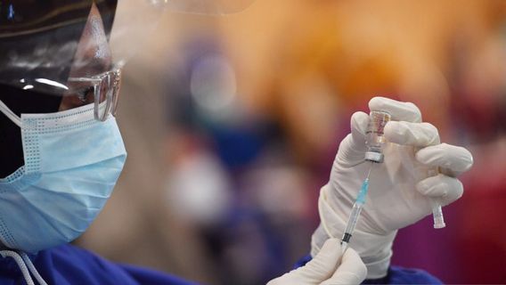 到1月底，只有493，133名卫生工作者接种了疫苗