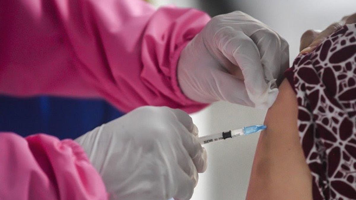 Presiden Joko Widodo Bolehkan Badan Usaha Lakukan Vaksinasi COVID-19
