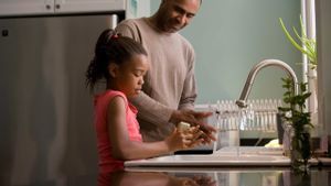 5 Tips Mengajarkan Anak Disabilitas Mencuci Tangan