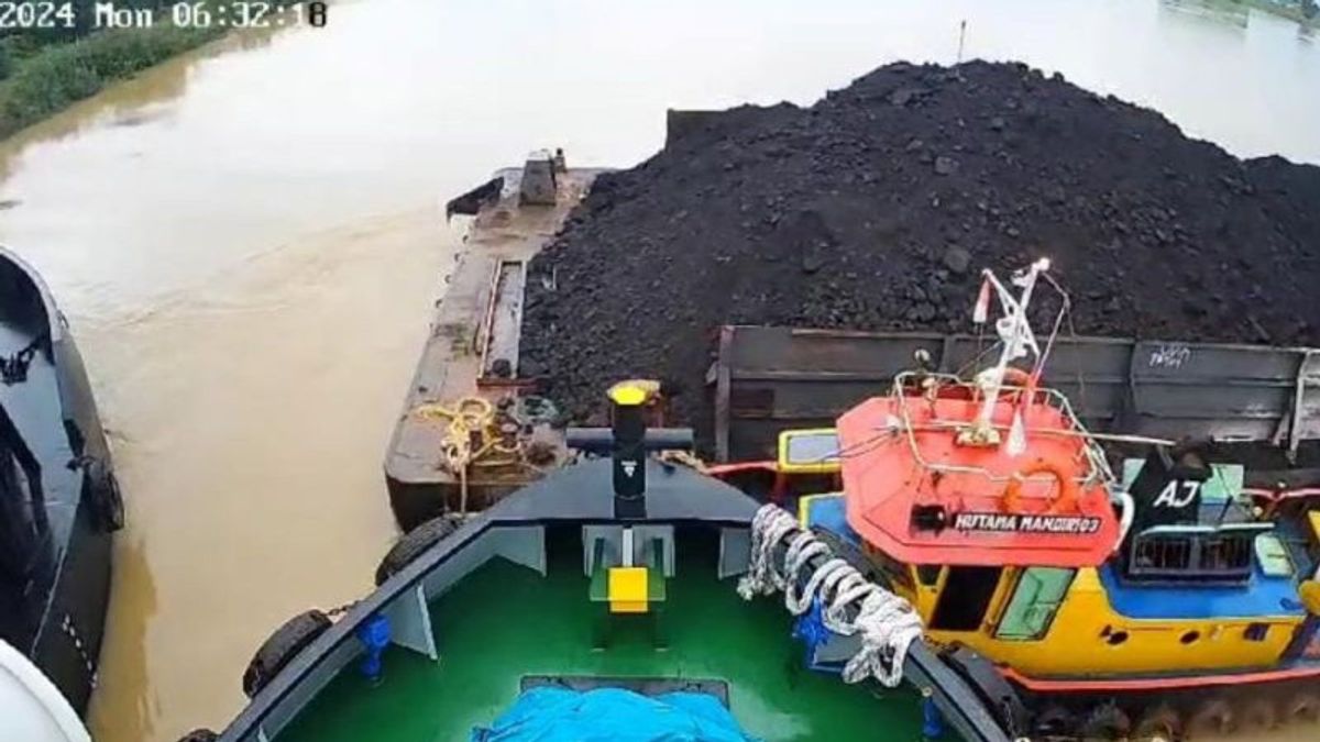 占碑的佩林多港被一艘煤炭运输船撞倒