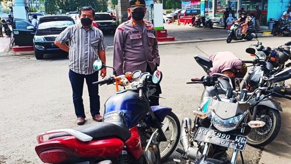 'Rare' Pertalite In Samarinda Makes Riders Long Queue, Police Hold Surveillance Operations