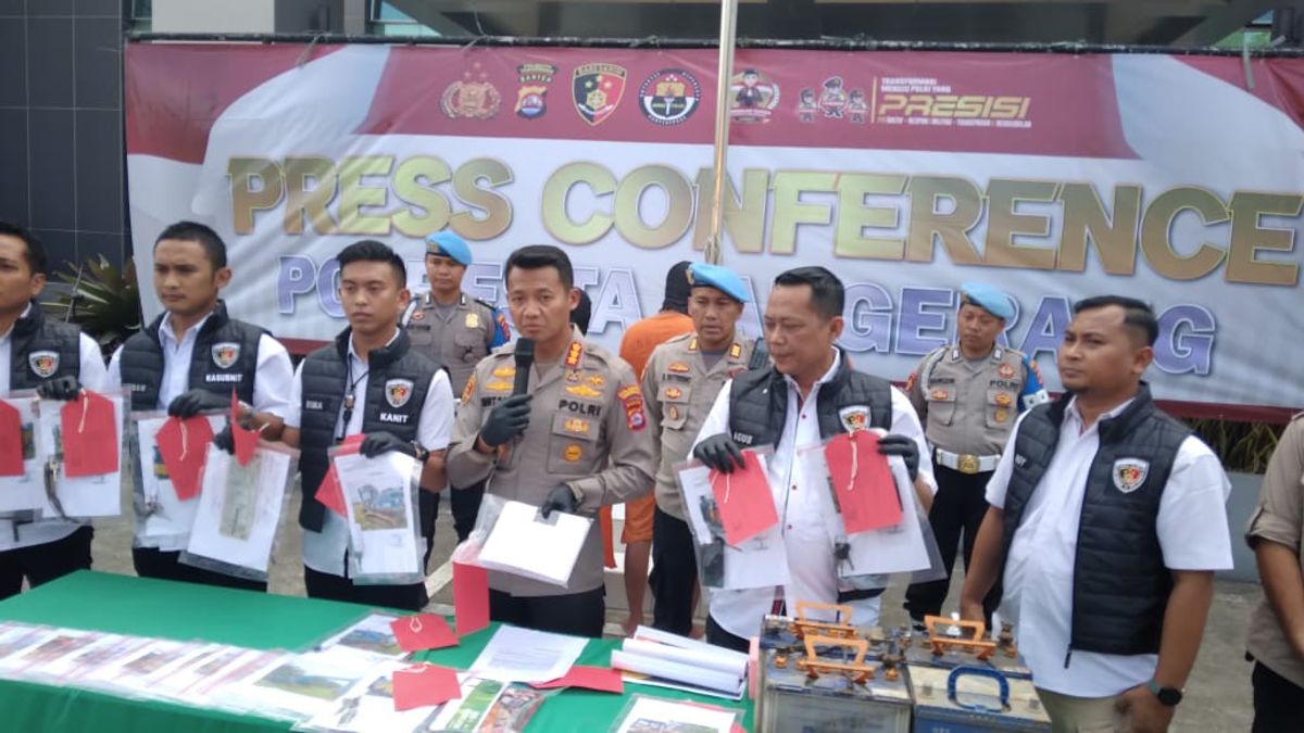 Tangerang Police Arrest 3 Illegal Miners In Sukamulya
