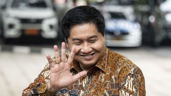 Maruarar Bantu Nenek Hasna yang Tinggal di Rumah 2x3 Meter Bersama Belasan Orang