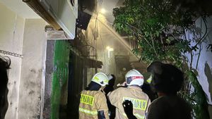 2 Rumah dan 12 Kontrakan di Permukiman Padat Penduduk Pulogadung Terbakar
