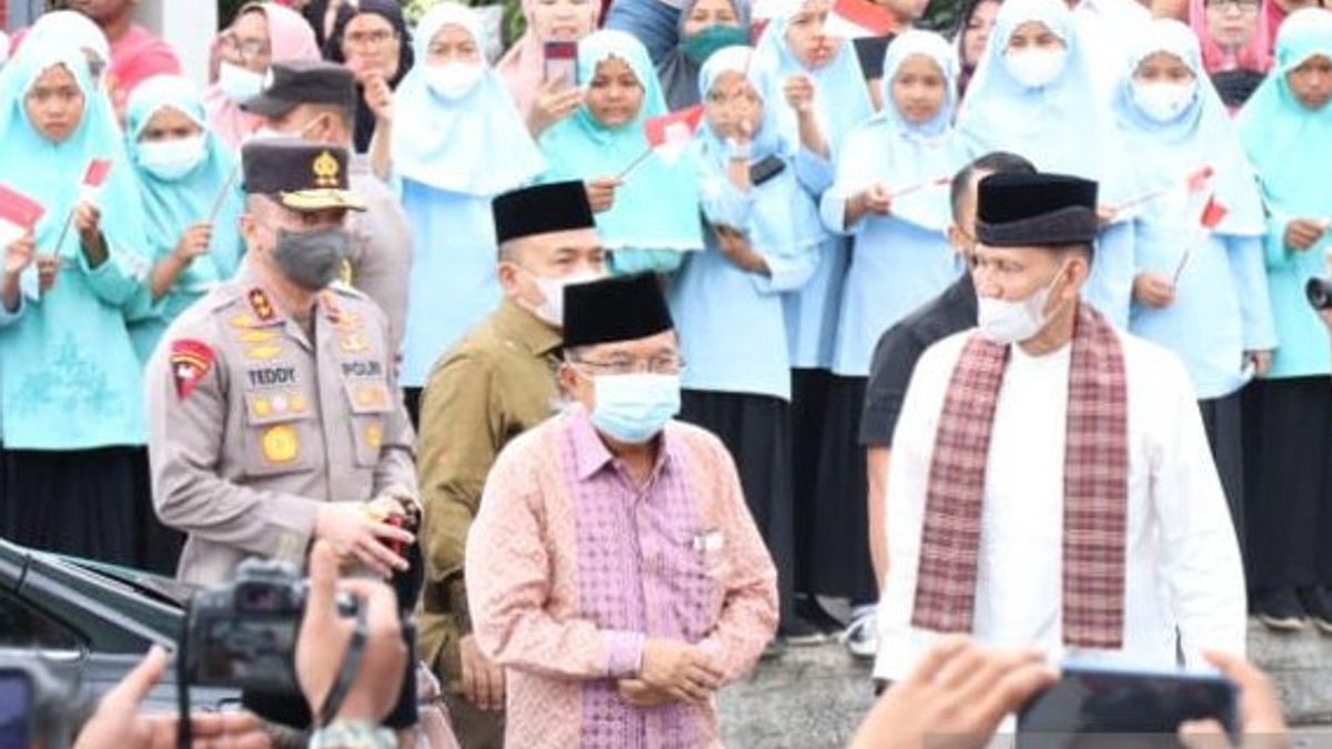 Jusuf Kalla Encourages West Sumatra To Introduce National Figures