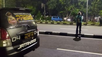 ケマヨランでの行動中に逮捕された2人の車の運転手モバイルジャンブレットスペシャリスト
