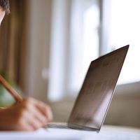 Sekolah di Los Angeles Batasi Waktu Layar di Kelas, Kekhawatiran Dampak Kesehatan Menguat